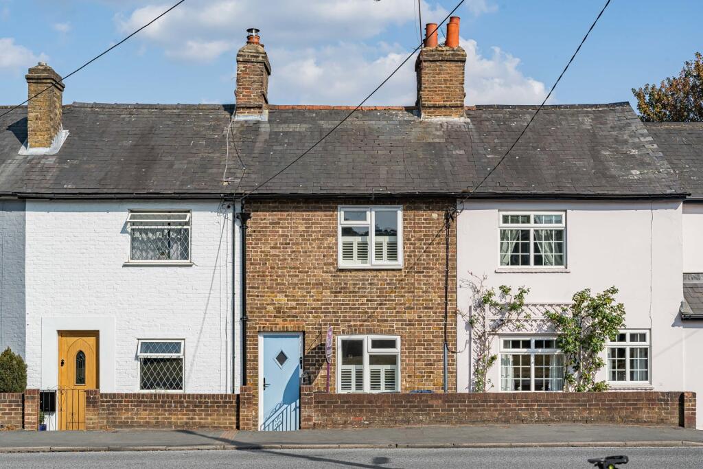 Main image of property: Weybourne Road, Farnham, Surrey, GU9