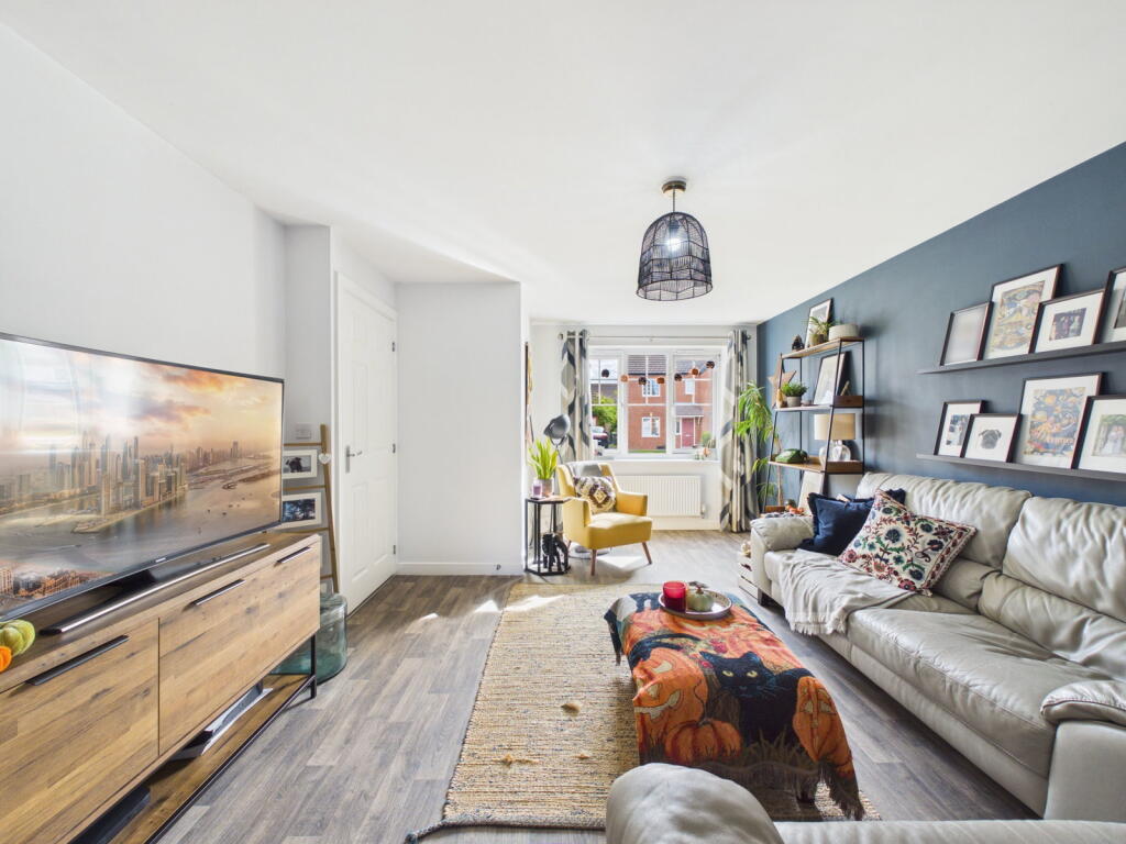 House in Stoke-on-Trent - More