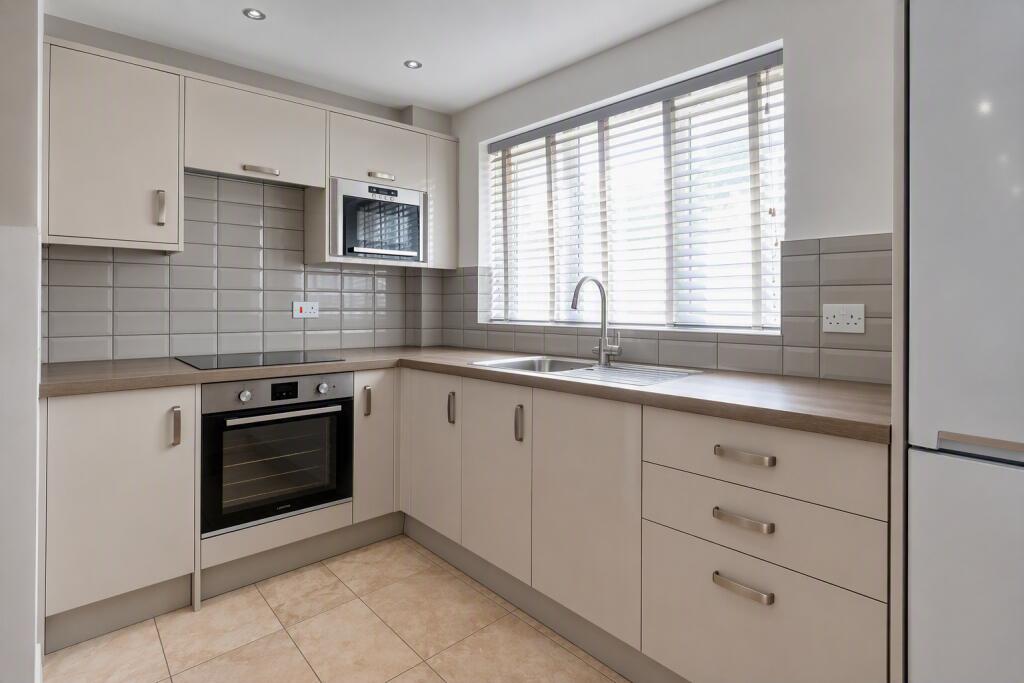 House in High Wycombe, Sands - View 3