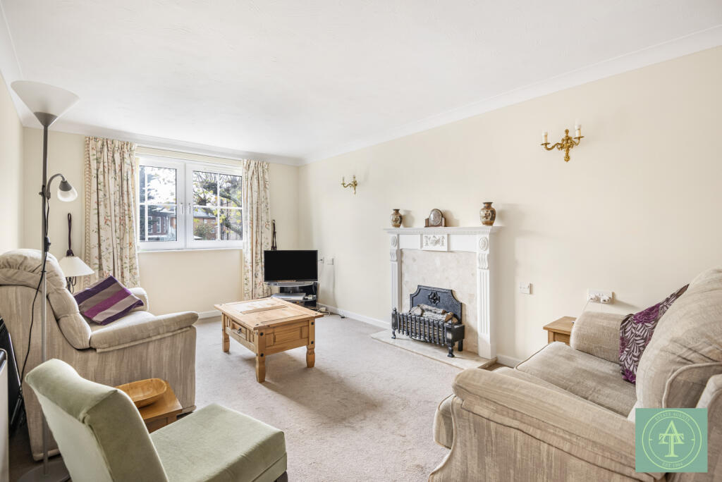 Woodmere Court, Southgate, London, N14 photo 4
