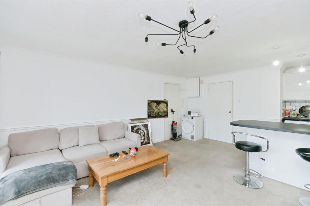 Apartment in Brighton - View 4
