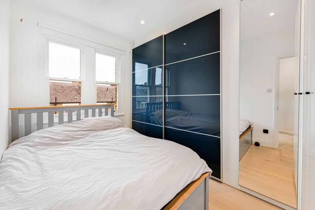 House in London - View 5