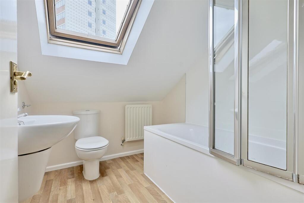 Apartment in Newcastle upon Tyne - View 5