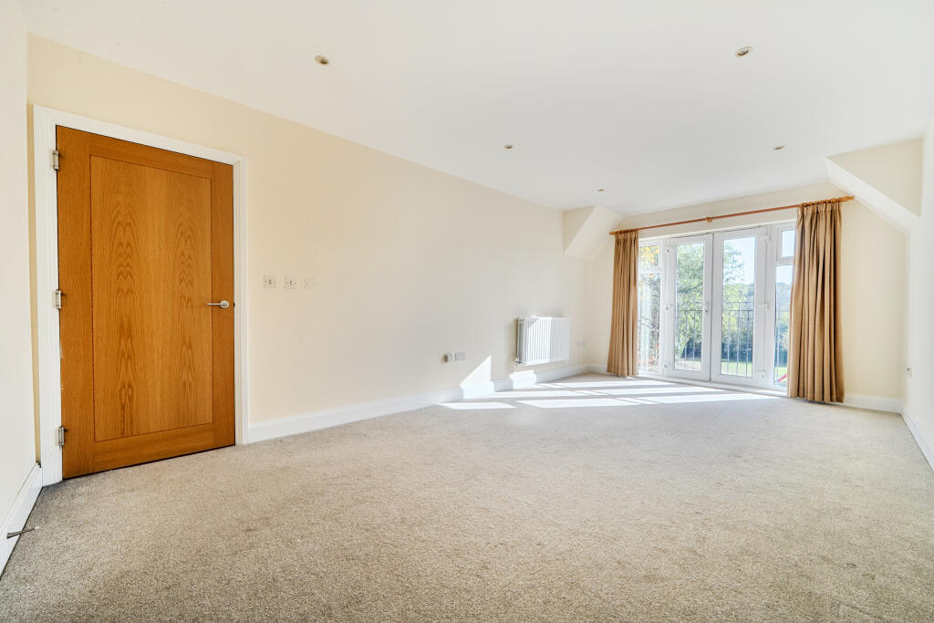 Apartment in Maidenhead, Bray Wick - View 4