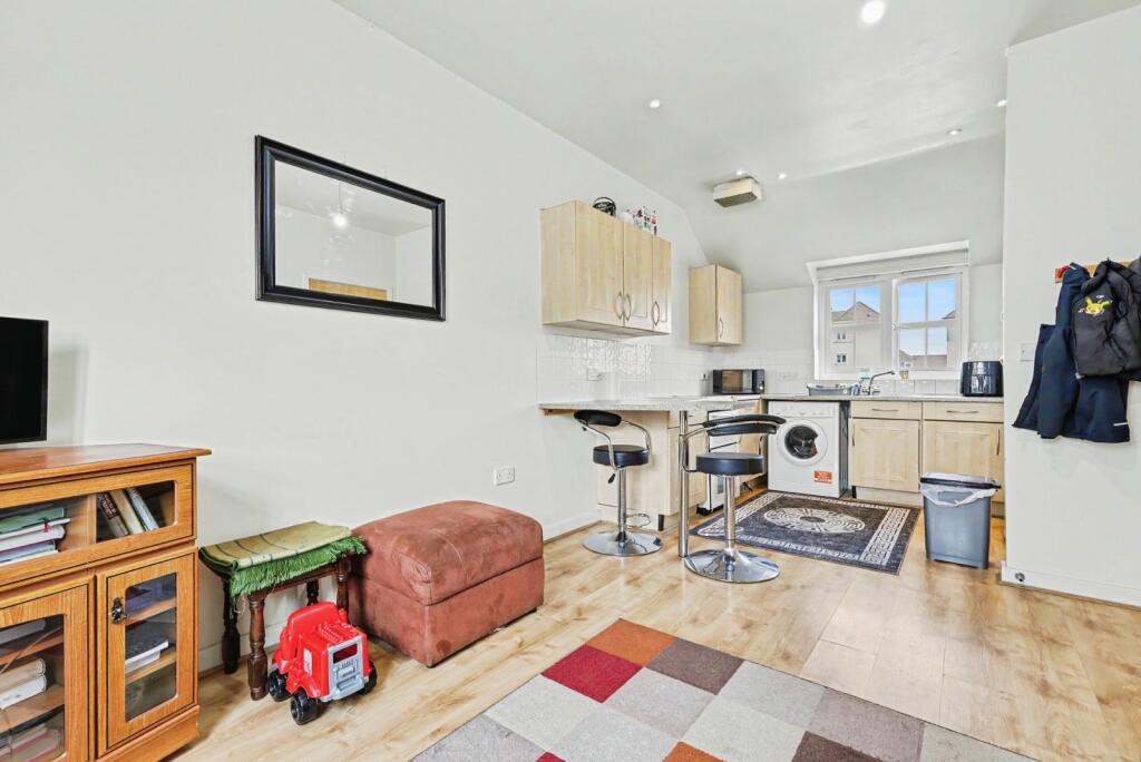 Apartment in Northampton, West Northamptonshire - View 3