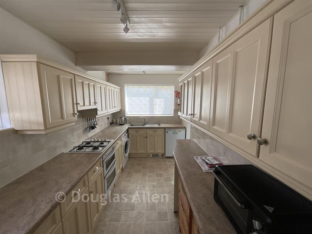 House in Brentwood - View 5