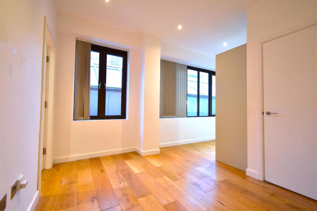 Main image of property: High Street, Maidenhead