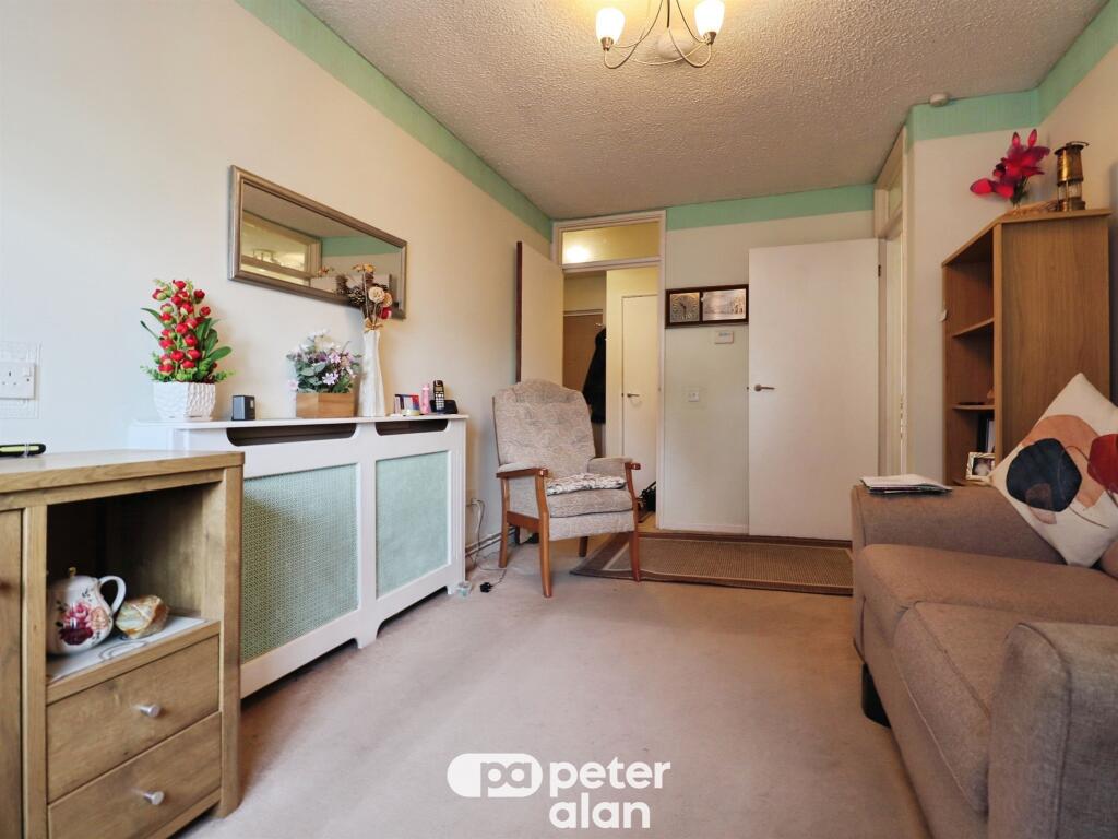 Apartment in Cardiff, Gabalfa - View 5
