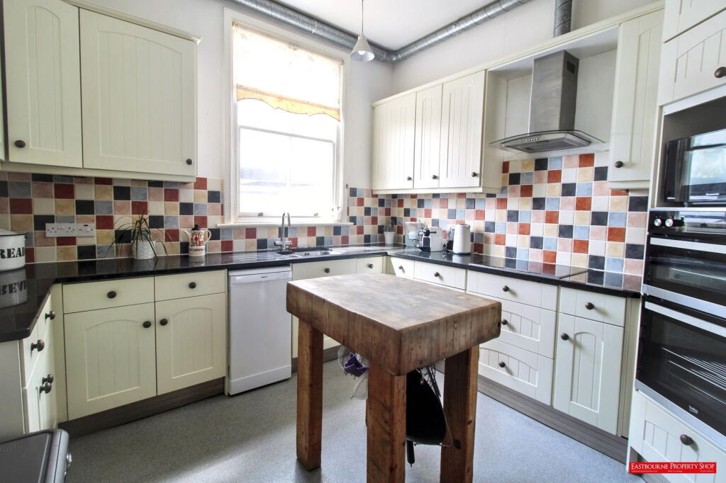 Apartment in Eastbourne, East Sussex - View 4
