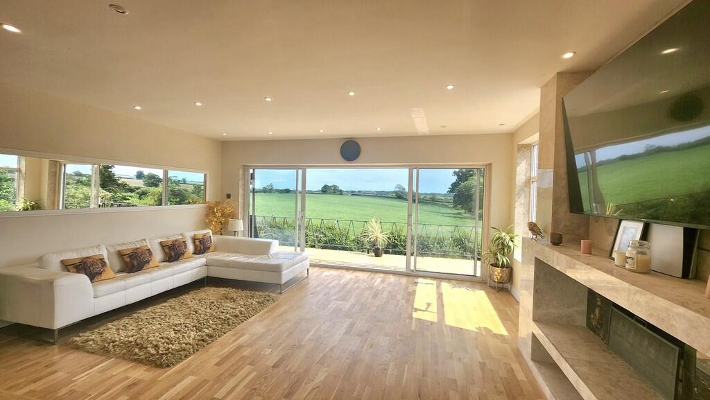 5-bed detached on Elmcroft Road, North Kilworth, £595,000