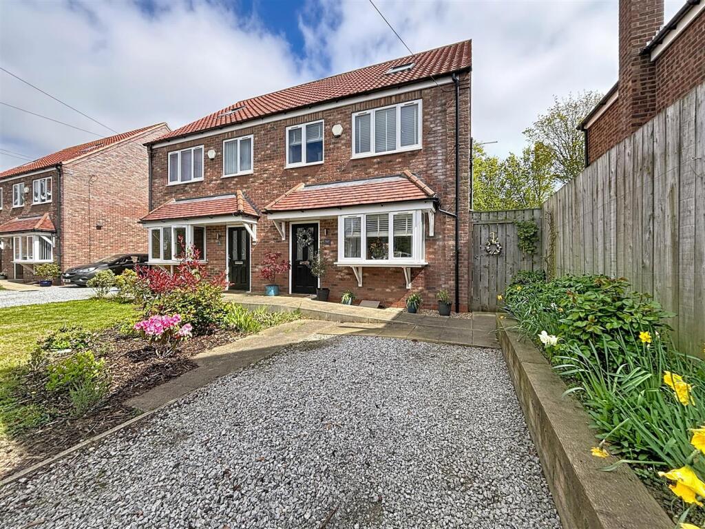 Main image of property: Lillands, Main Street, Sigglesthorne