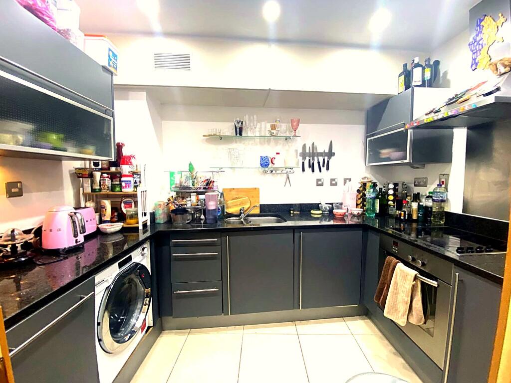 Apartment in London - More