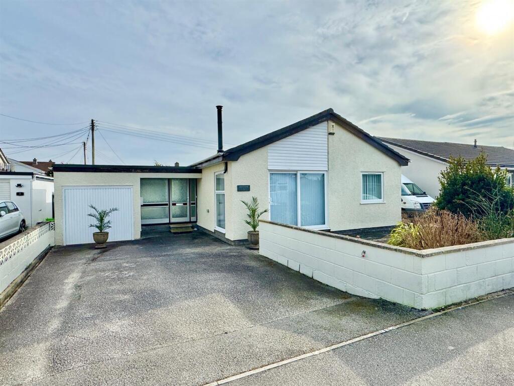 3-bed detached on Pengelly Way, Truro, £399,950