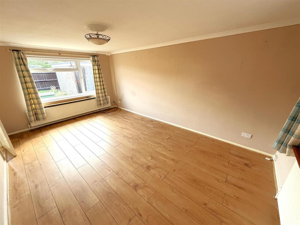 House in Northampton, North Northamptonshire - View 2