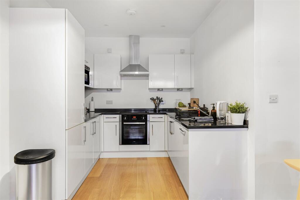 Apartment in London - More
