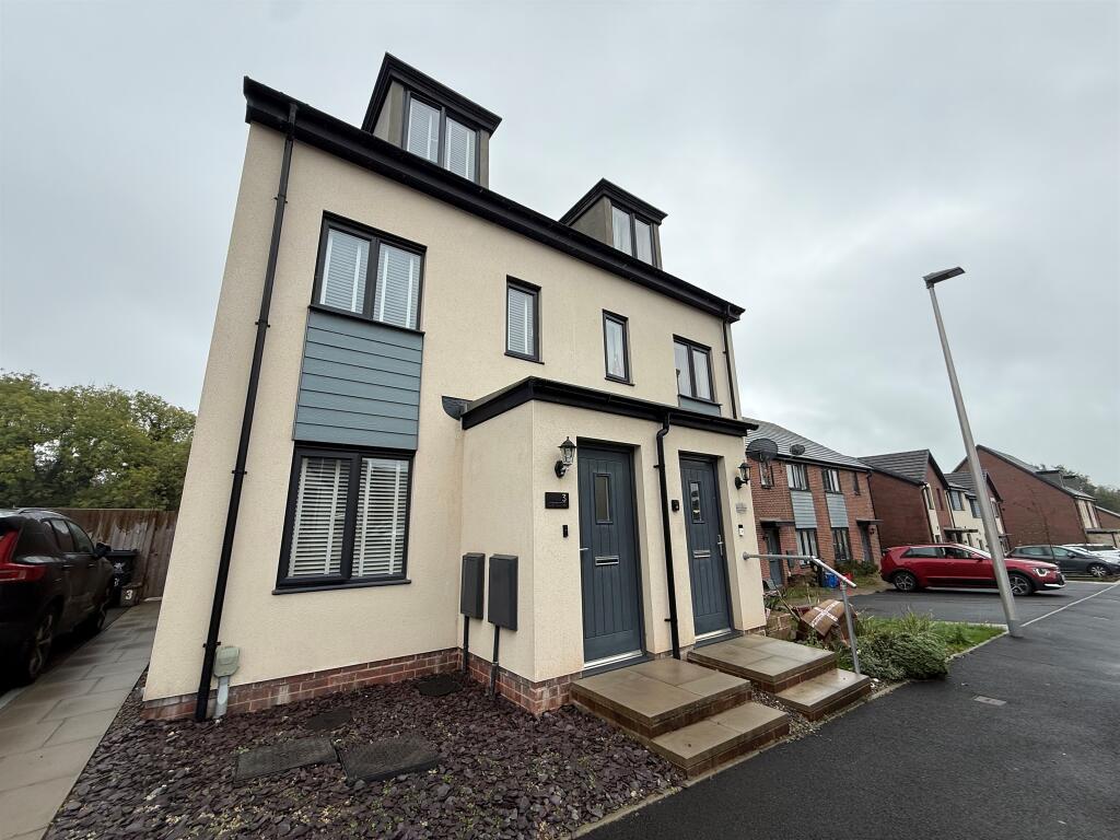 3-bed semi-detached on Gwern Gwynfael, Capel Llanilltern, Cardiff, £300,000