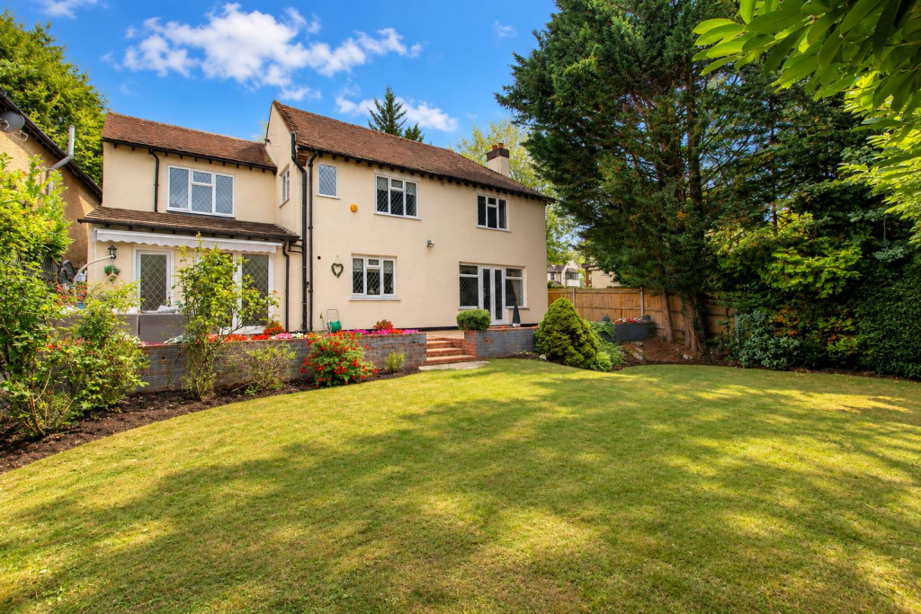 House in London, Woodcote, Woodcote Green - View 4