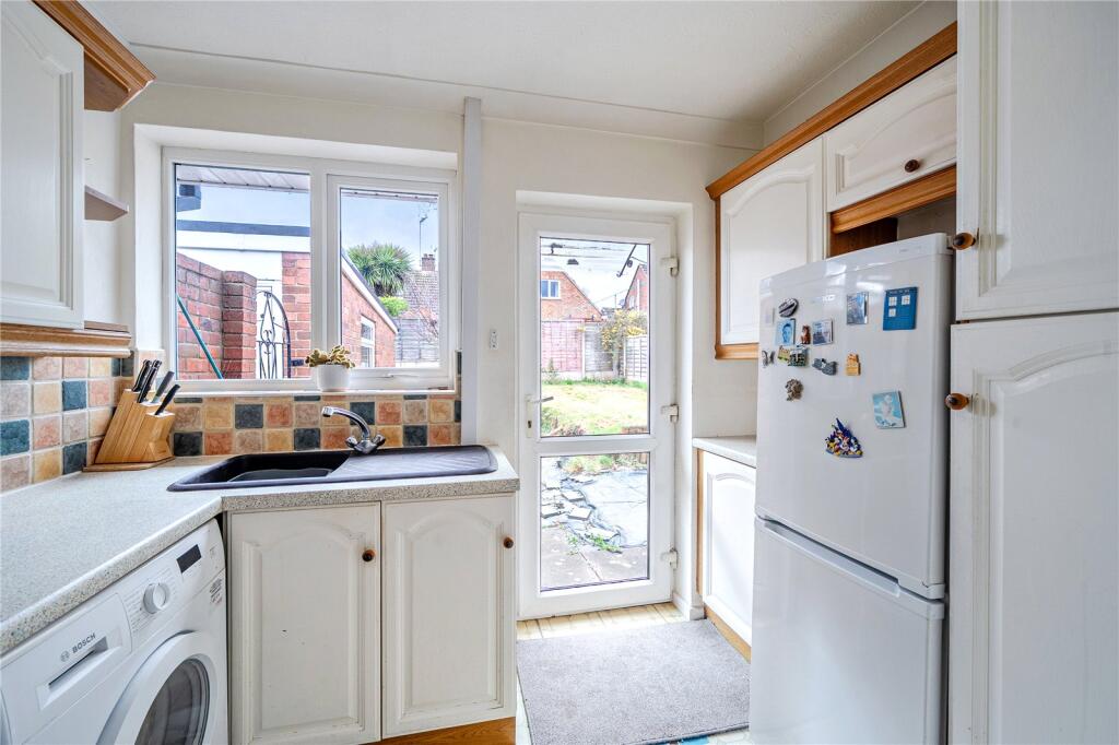 Snowdon Close, Kidderminster, Worcestershire photo 4
