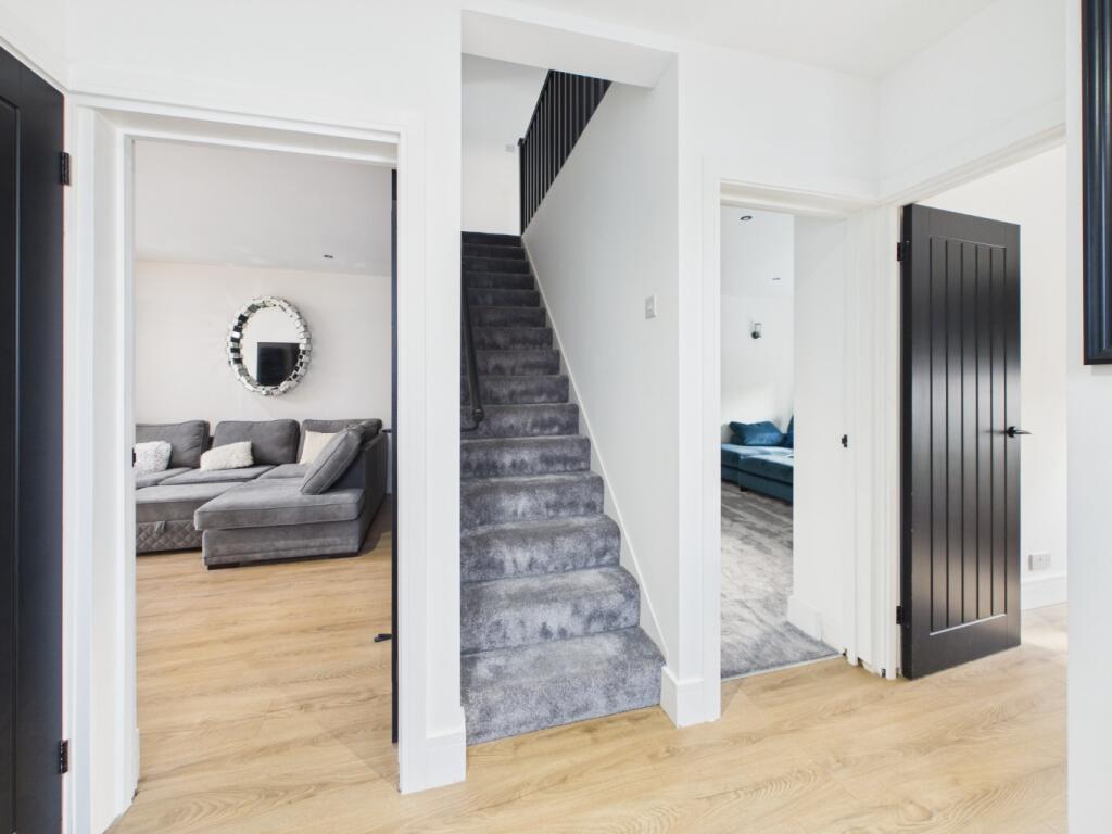 House in Dartford - More