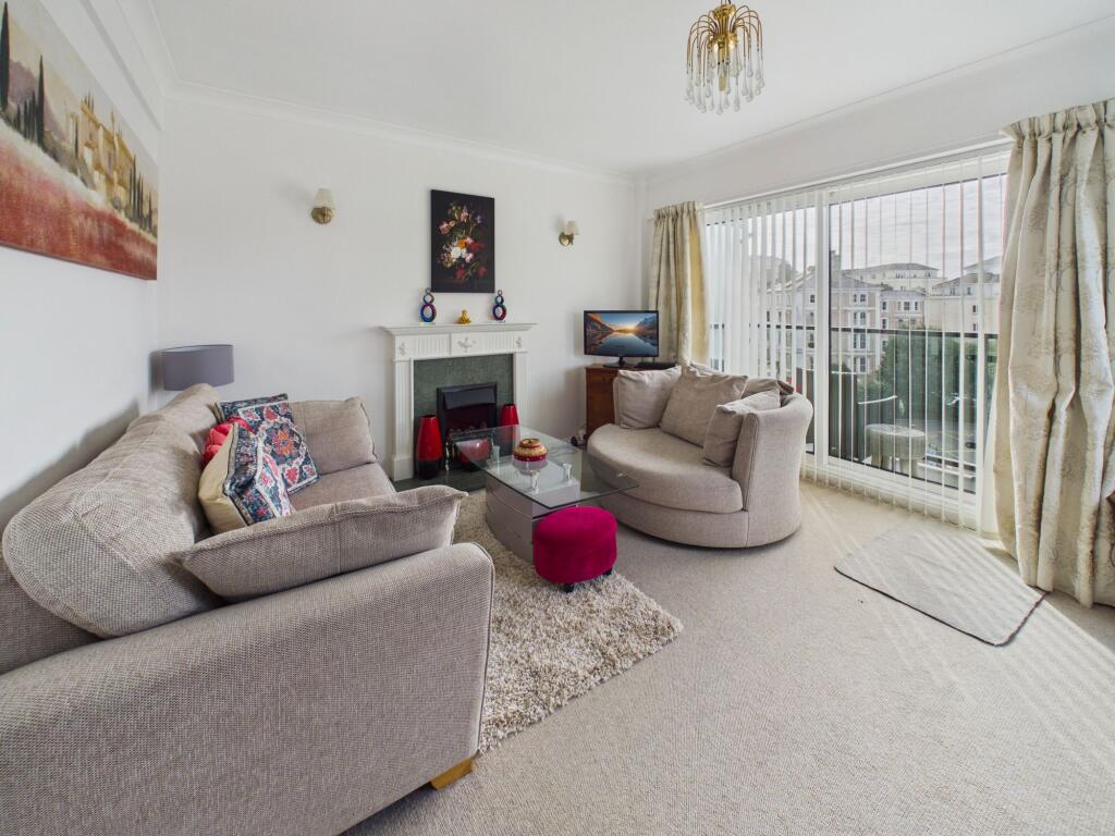 Apartment in Eastbourne, East Sussex - View 5