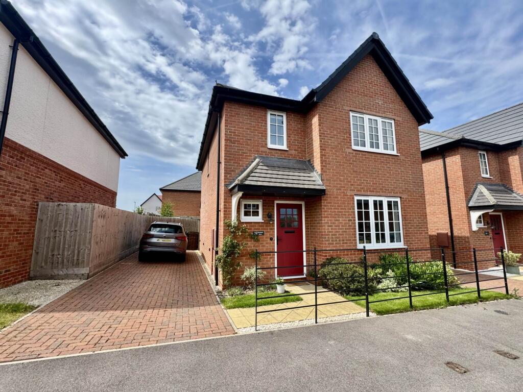 3-bed detached on Rosemoor Drive, Watlington, £500,000