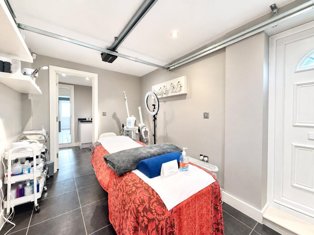 House in Bromley - More