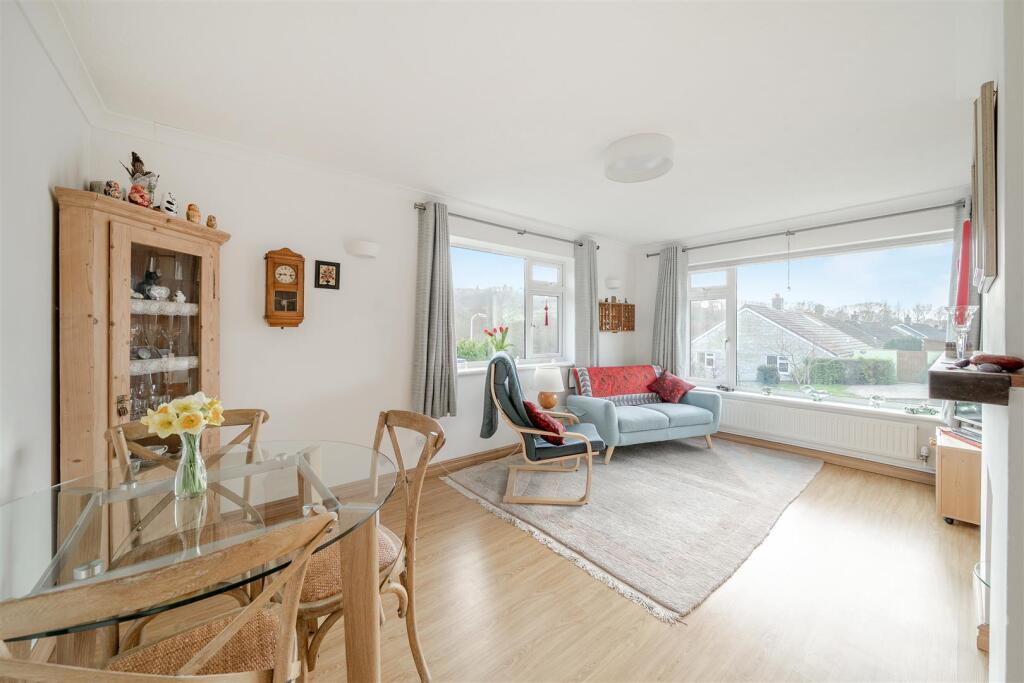 43, Manor Fields, Bridport photo 4