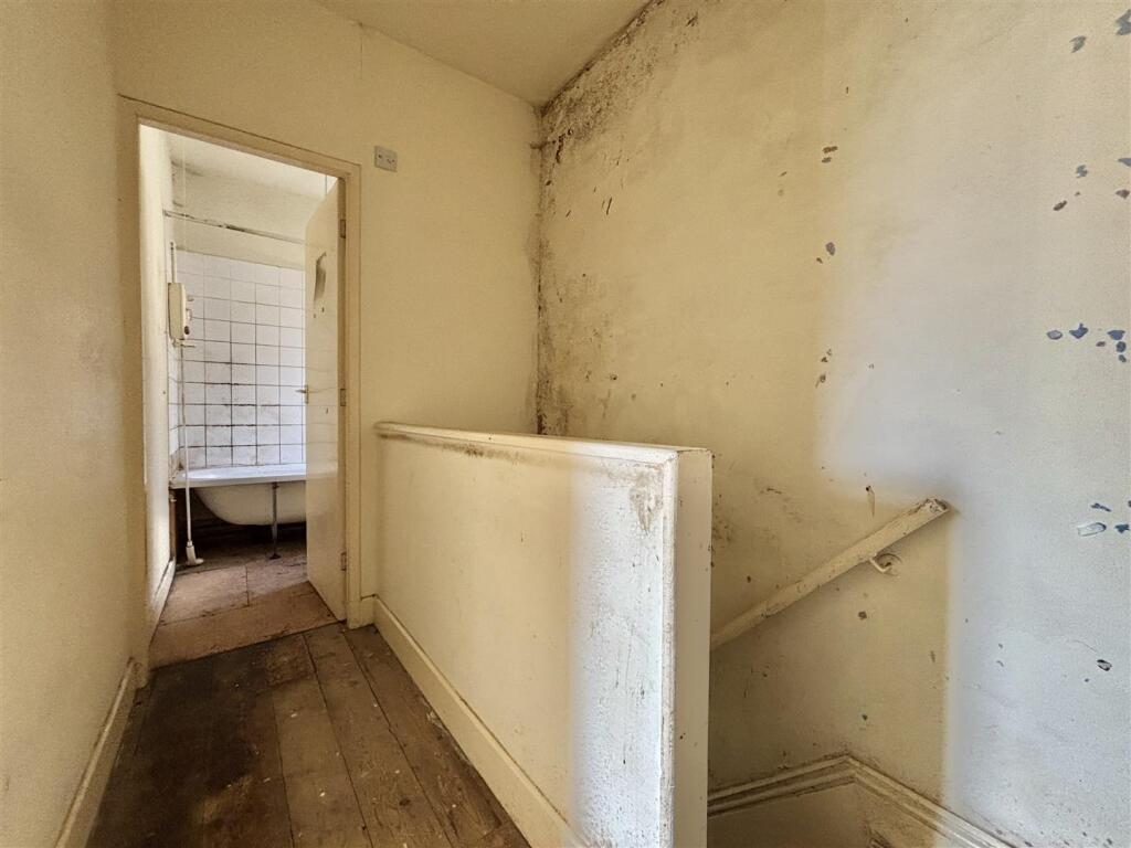 41, West End, Queensbury, BD13 2BD photo 4
