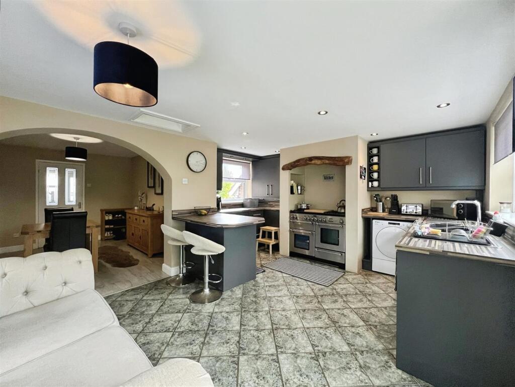 House in Stoke-on-Trent - View 3