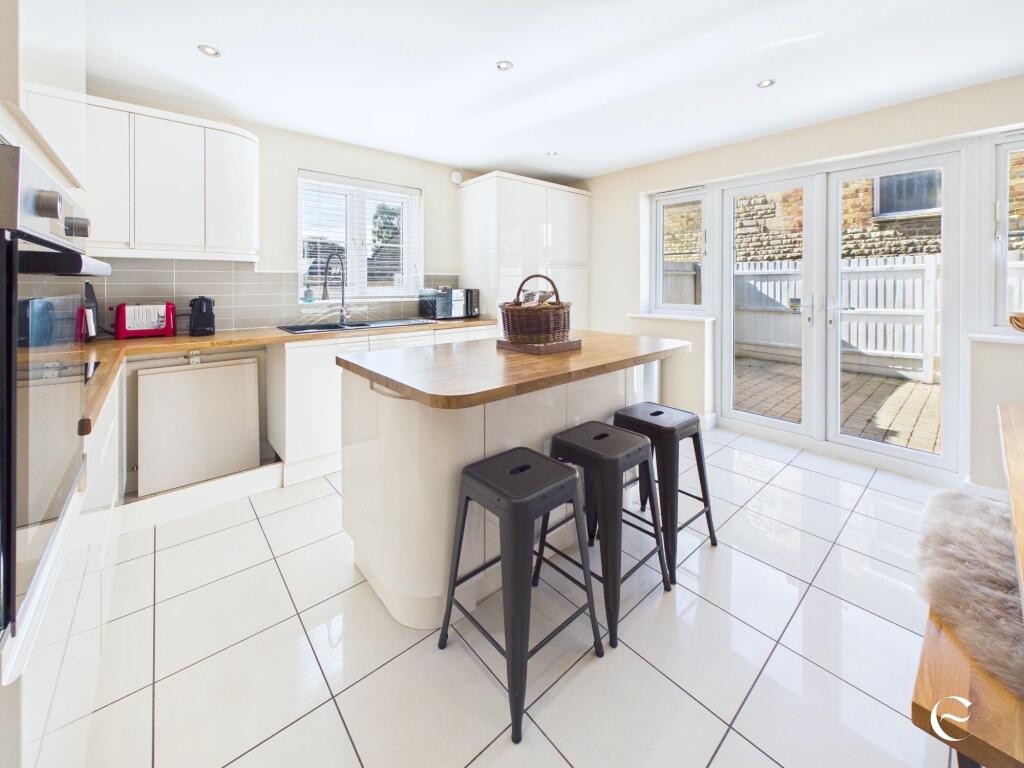 House in South Kesteven, Stamford - More