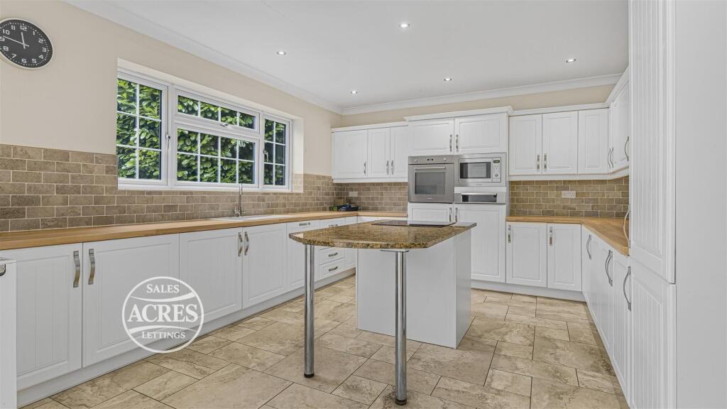 Clarry Drive, Four Oaks, Sutton Coldfield photo 3