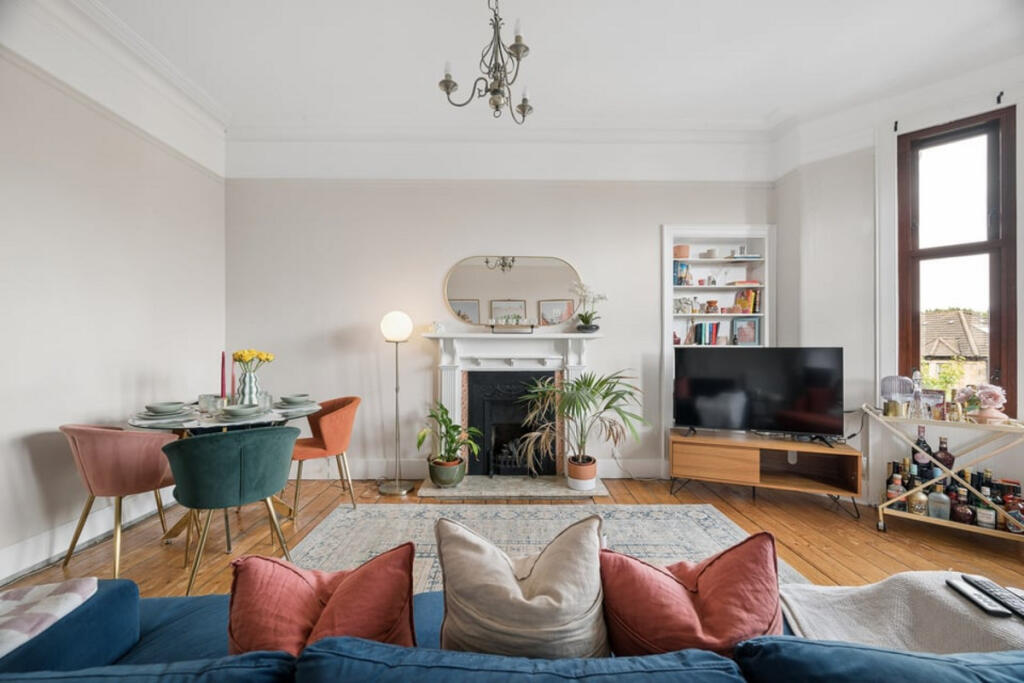 Apartment in Paisley, Renfrewshire - View 4