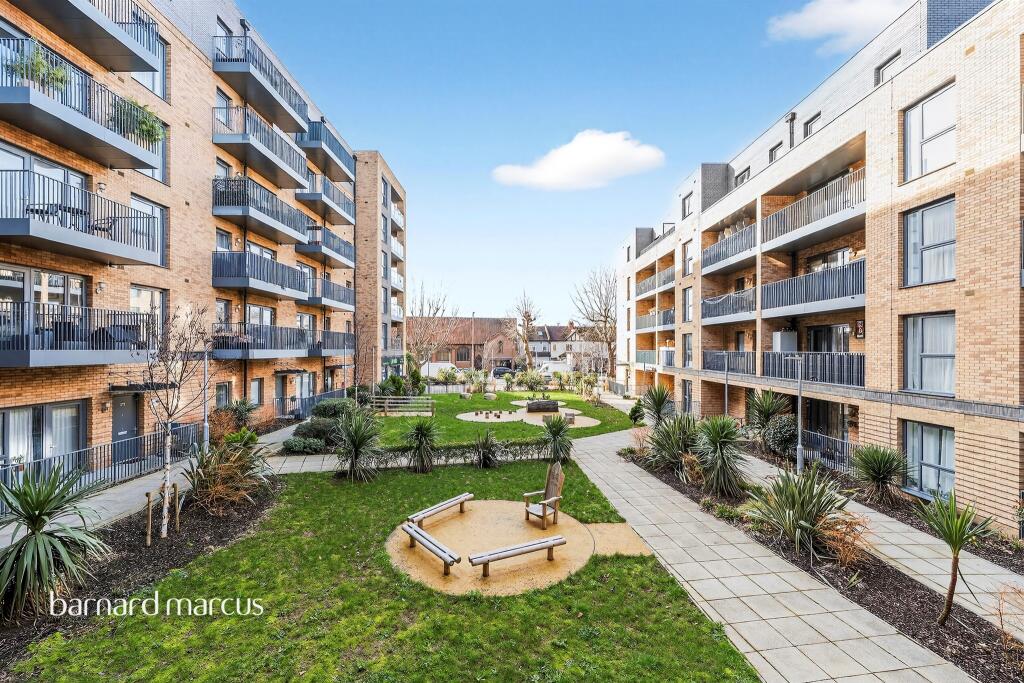 2-bed flat on Powdermill Close, New Malden, £450,000