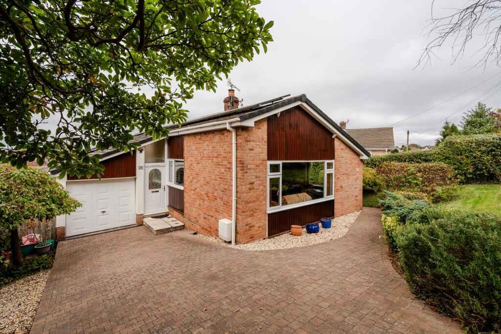3-bed detached on Brookside, Pill, Bristol, £387,500
