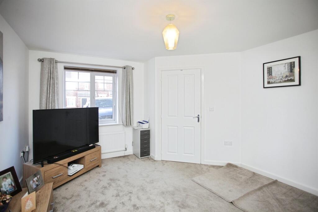Aster Drive, Rugby photo 4
