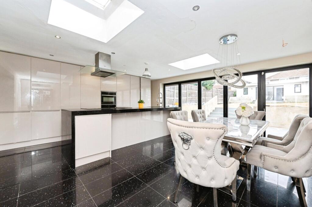 House in Dartford - More
