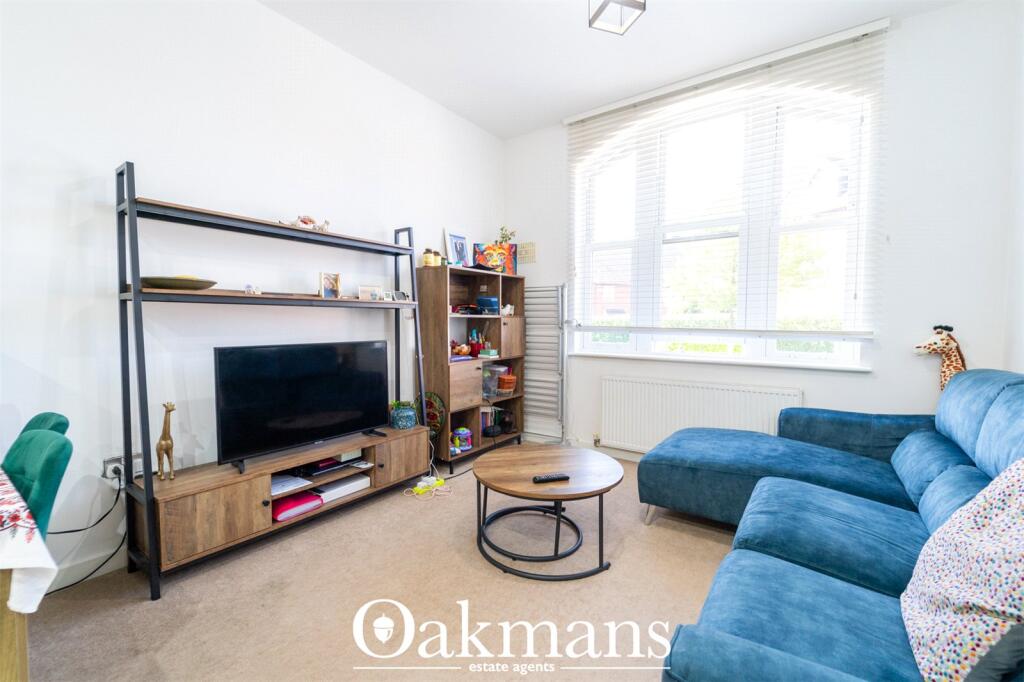 Apartment in Solihull, Dickens Heath - View 2
