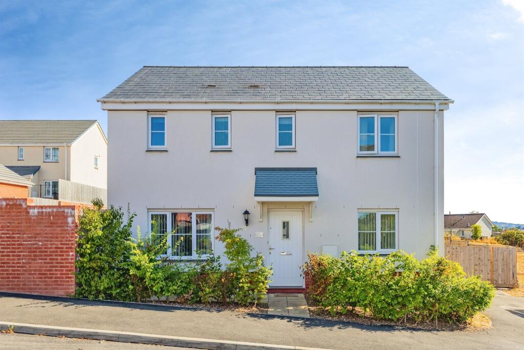 Main image of property: Roedeer Close, Newton Abbot
