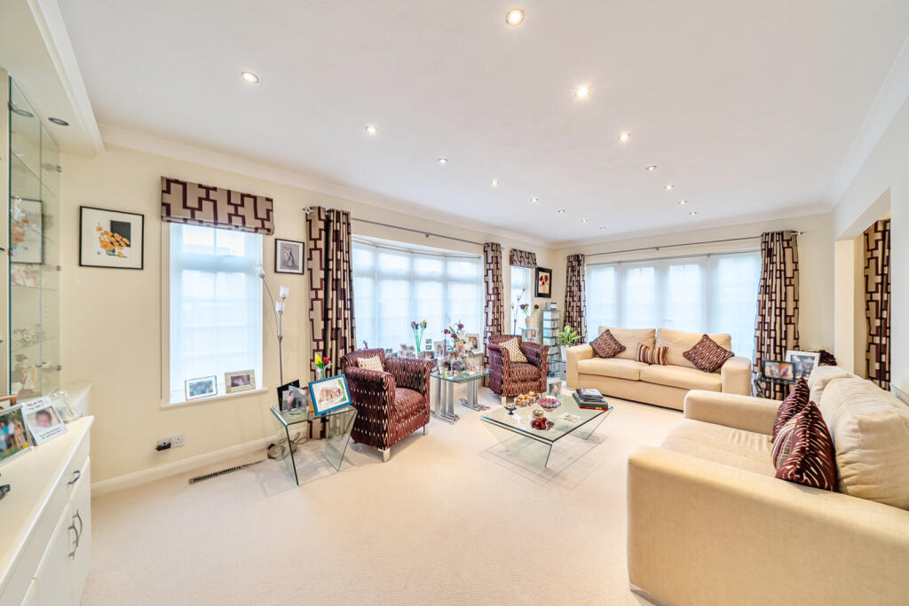 Royston Grove, Pinner photo 3