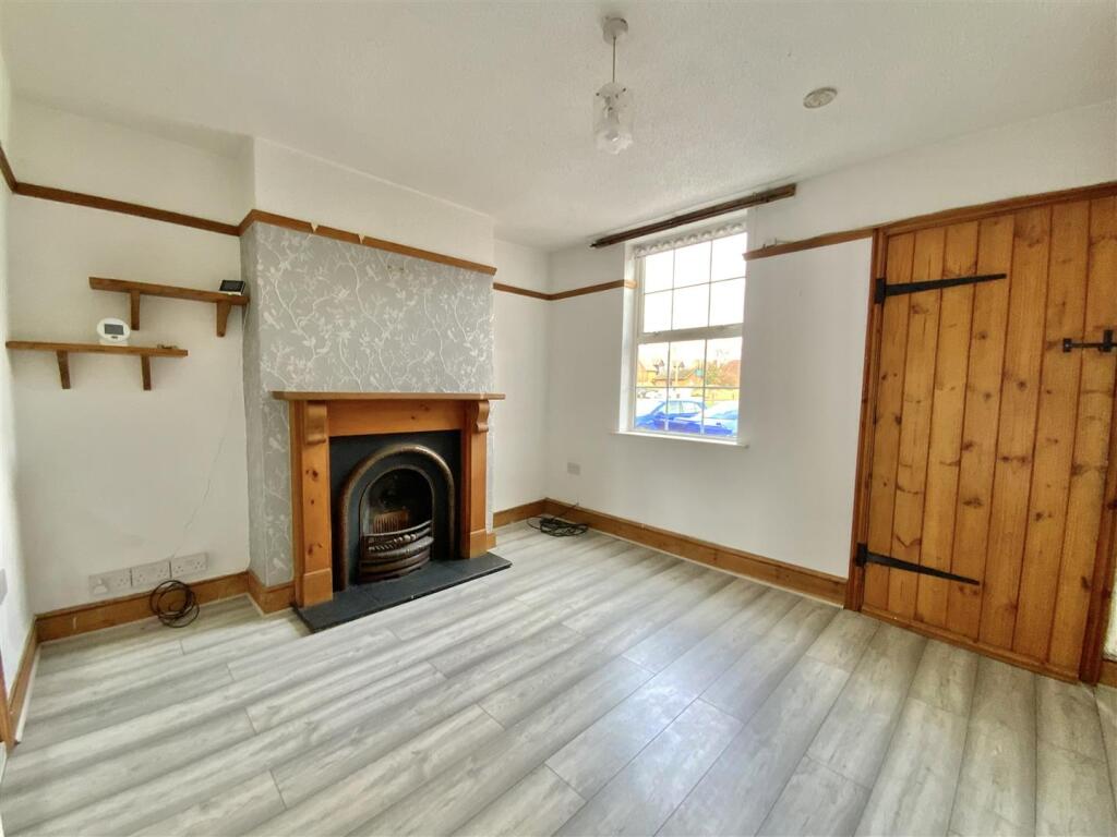 16 Patricks Lane, Deanshanger, Northamptonshire, MK19 6HS photo 2