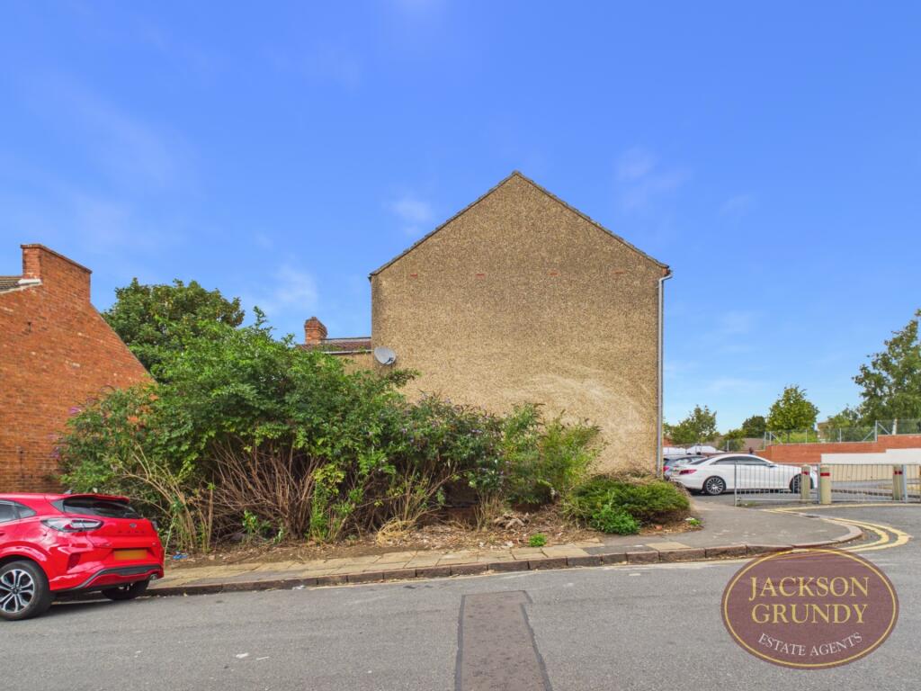 House in Northampton, West Northamptonshire - View 2
