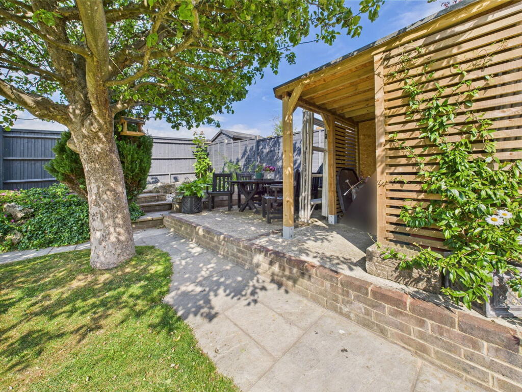 Lesser Foxholes, Shoreham by Sea photo 5