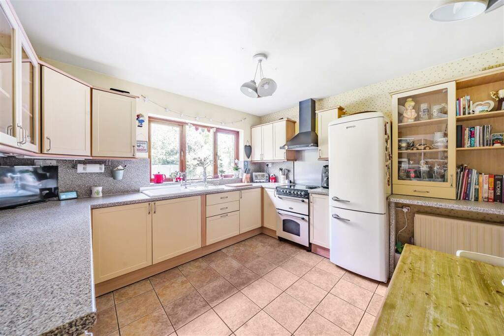 Marriotts Close, Felmersham, Bedford photo 5