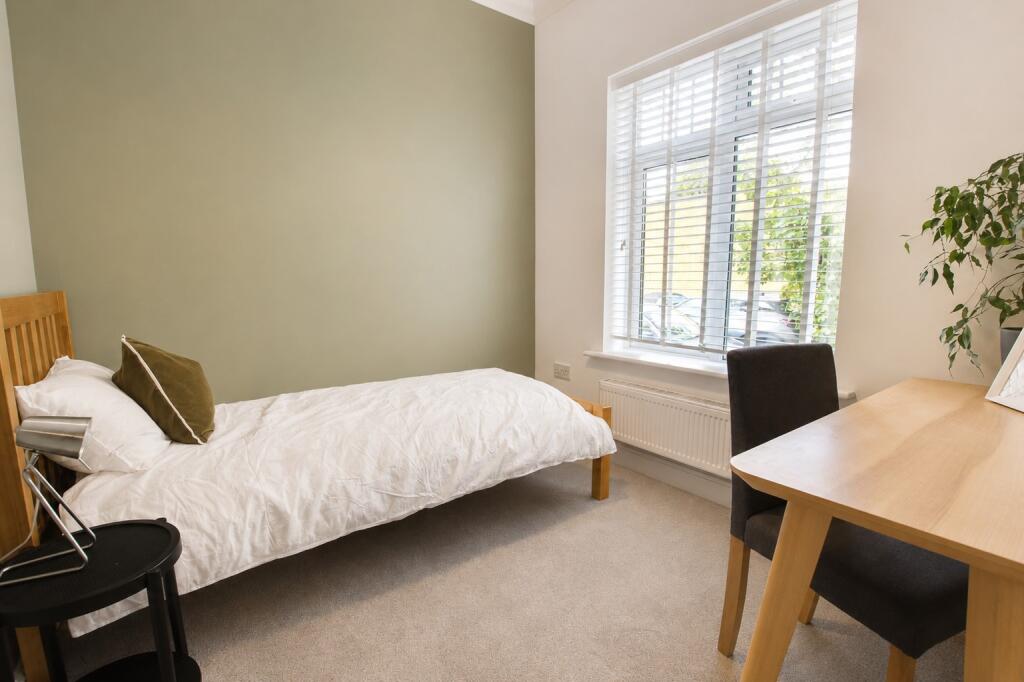 Apartment in Southampton - View 4
