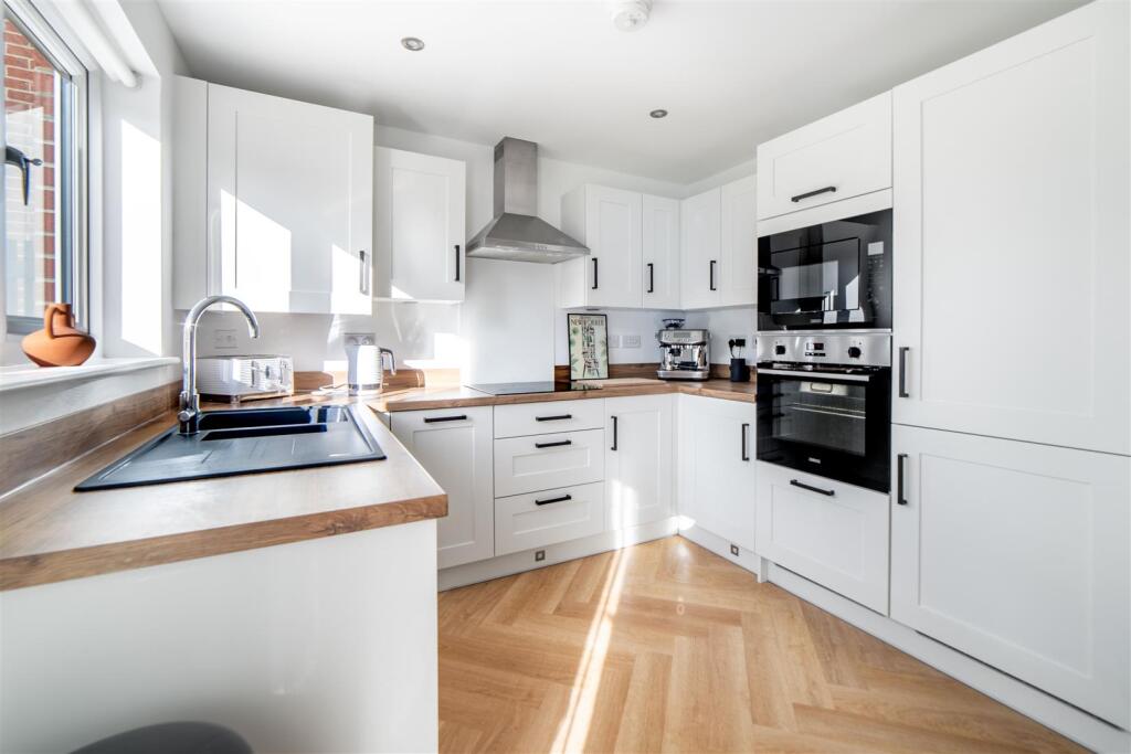 House in Newcastle upon Tyne, Woolsington - More