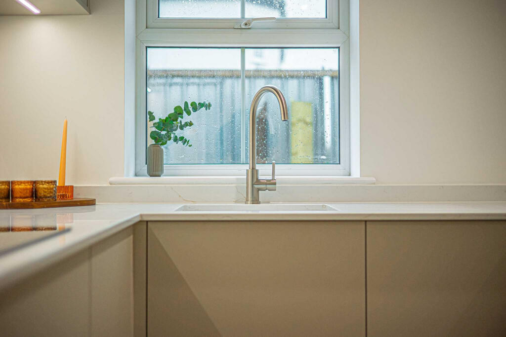 Apartment in Castle Point, Hadleigh - View 5