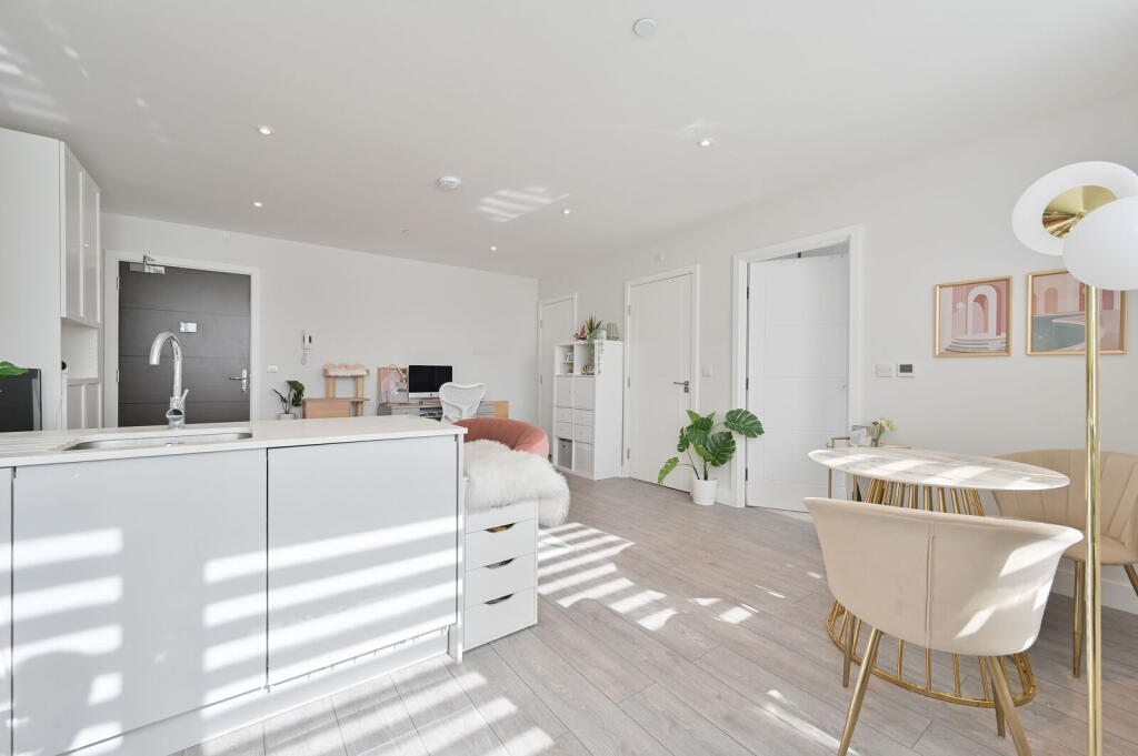 Apartment in London - View 5