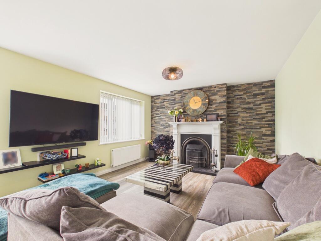 House in Hull - View 5
