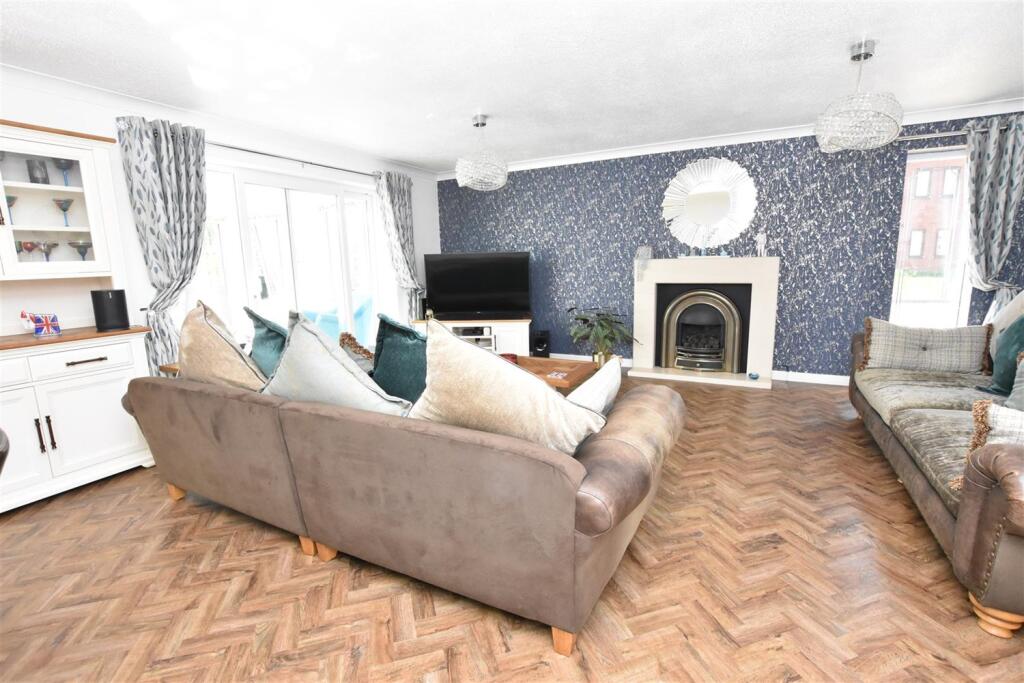 House in Tamworth, Amington - View 5