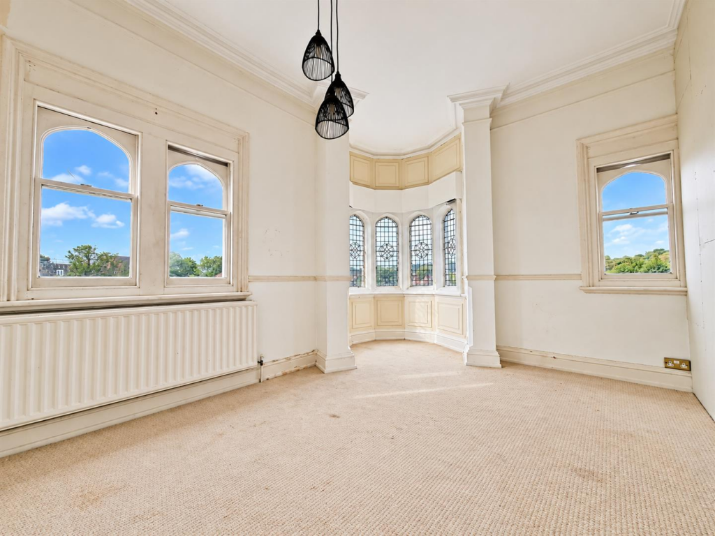 Apartment in Hemel Hempstead - View 3